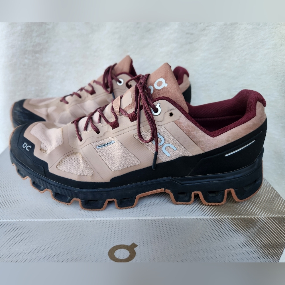 ON Cloudventure Womens 10M Waterproof Running/Trail Hiking/ CrossTraining